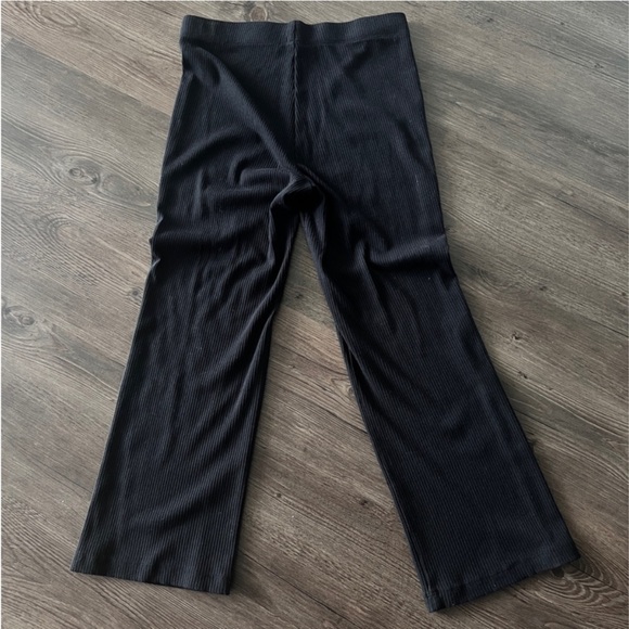 MATE the Label SET Tencel Rib High Rise Cropped
Flare Pants and tank top - Picture 4 of 7